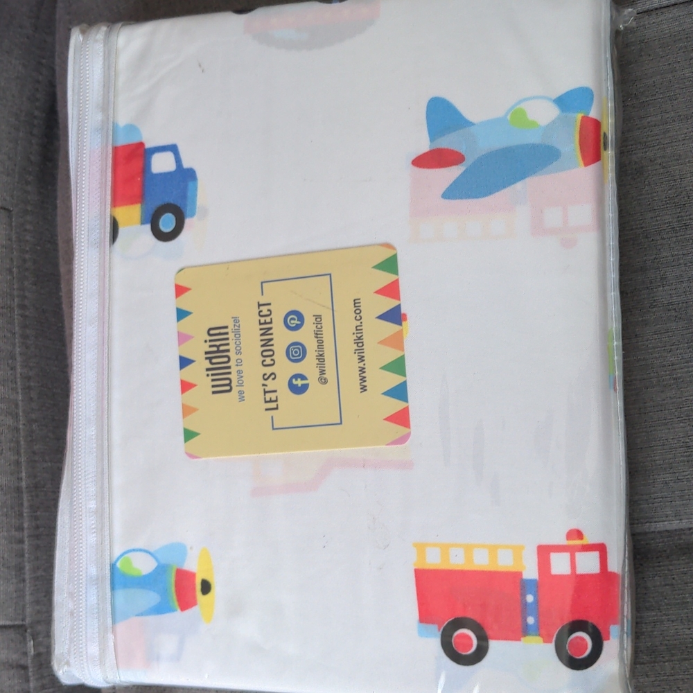 Olive kids widkins Full bed sheets fire truck train airplane - Picture 3 of 5
